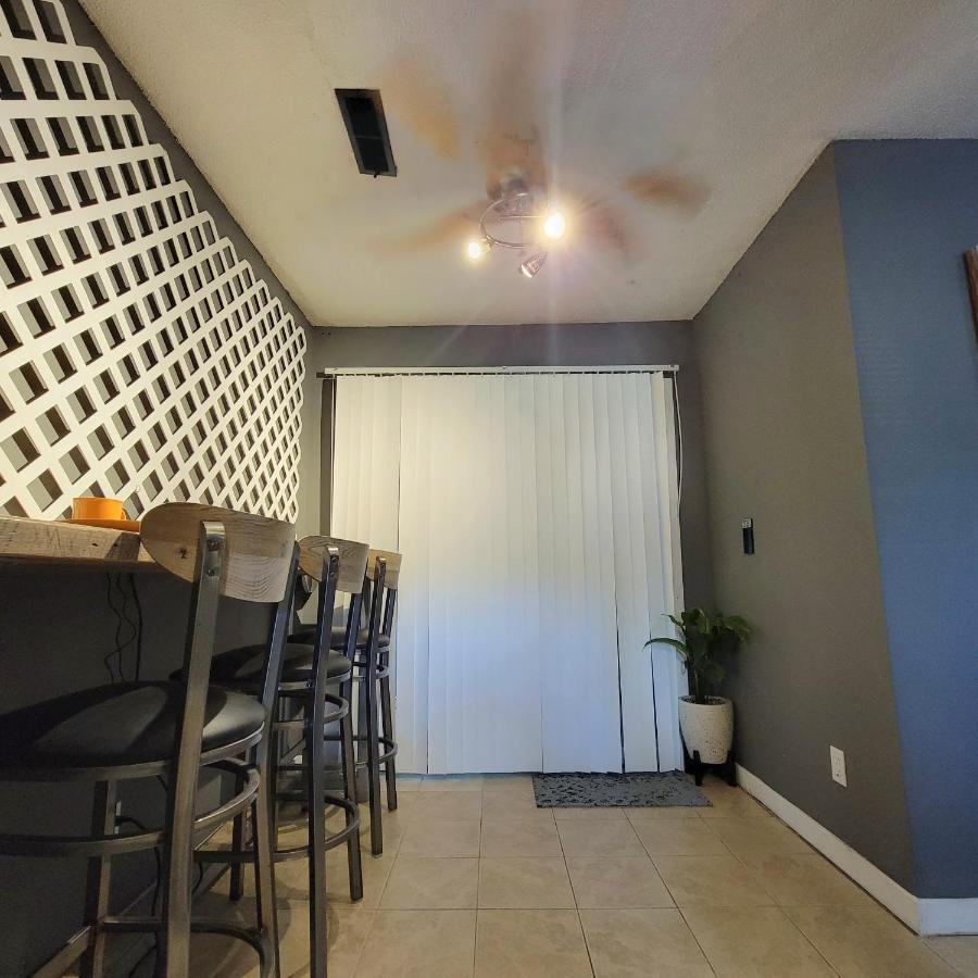 Villa Hi-Tek-Duplex A-Two 75In 4K Led à Charleston Extérieur photo