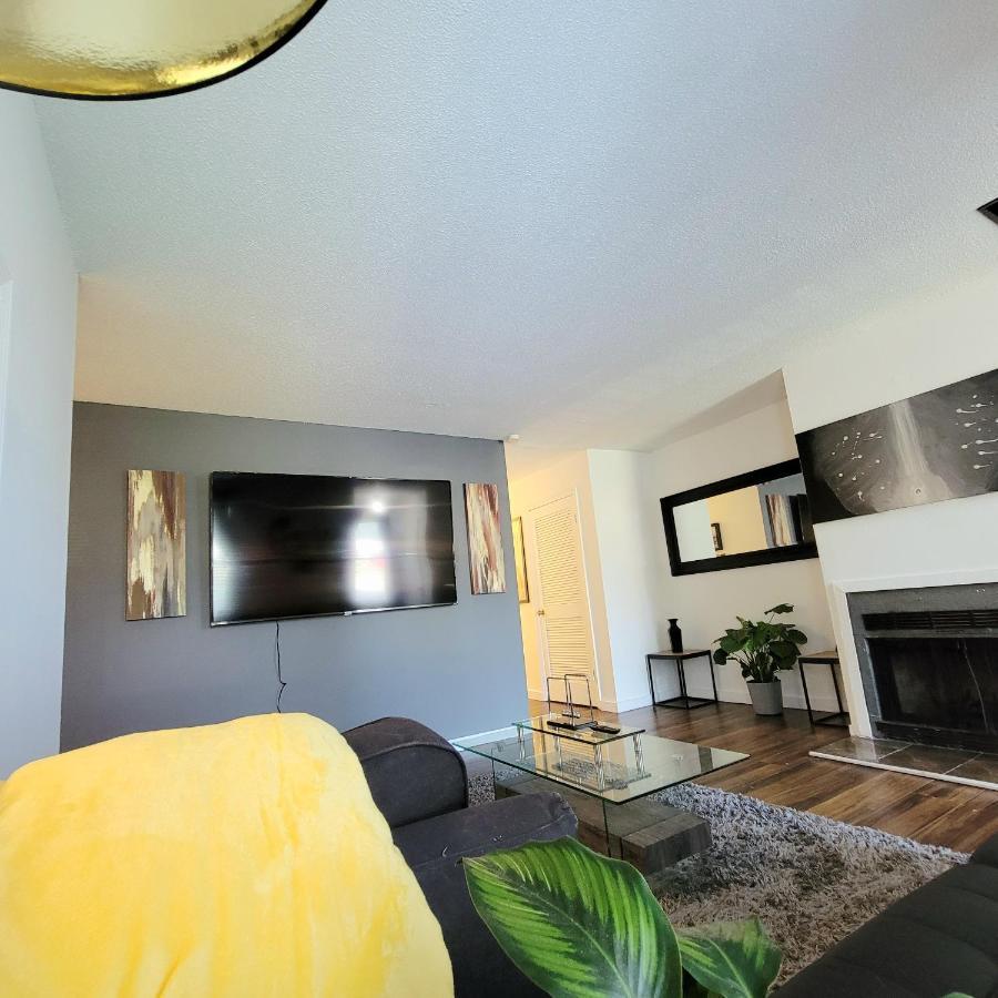 Villa Hi-Tek-Duplex A-Two 75In 4K Led à Charleston Extérieur photo